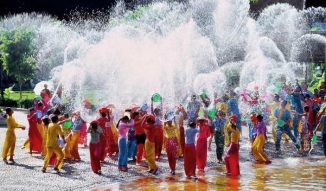 Songkran Festival La Fête De L Eau En Thaïlande