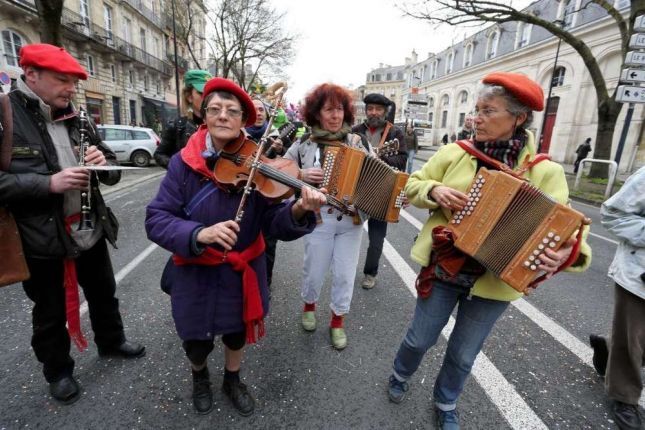 Le Carnaval Des Deux Rives De Bordeaux